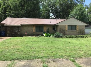612 N Roselawn Dr, West Memphis, AR 72301