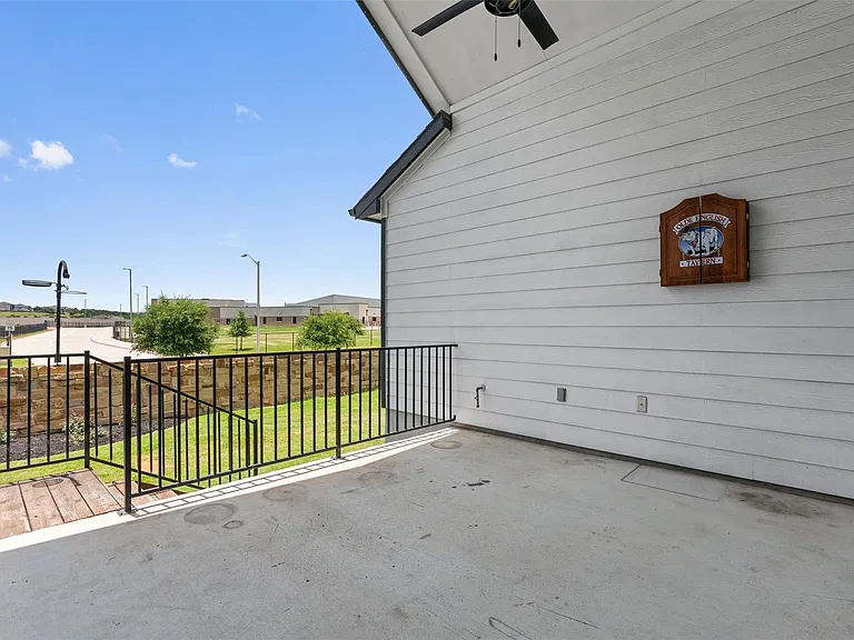 920 Hornsby Holw — Photo 34