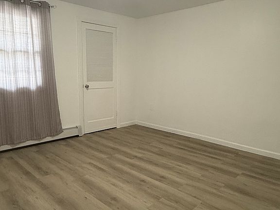 4th image of 160 Roma Ave Floor 1