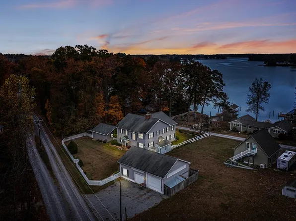 115 Drum Bay Ln, Hague, VA 22469