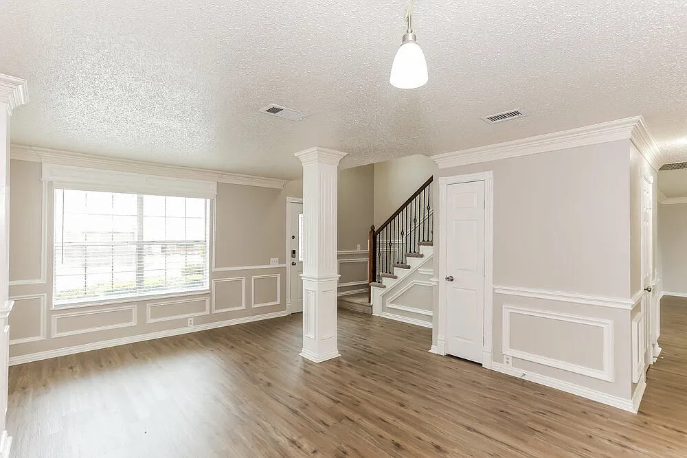 4 bed, 2.0 bath, 2081 sqft, $2,615 — Photo 4