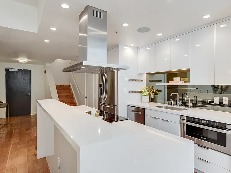 88 King St #110 — Photo 7
