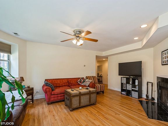 3rd image of 814 W Sunnyside Ave APT Gb