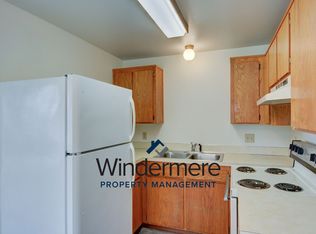 M1548: 865 N Oak Harbor St, Oak Harbor, WA 98277