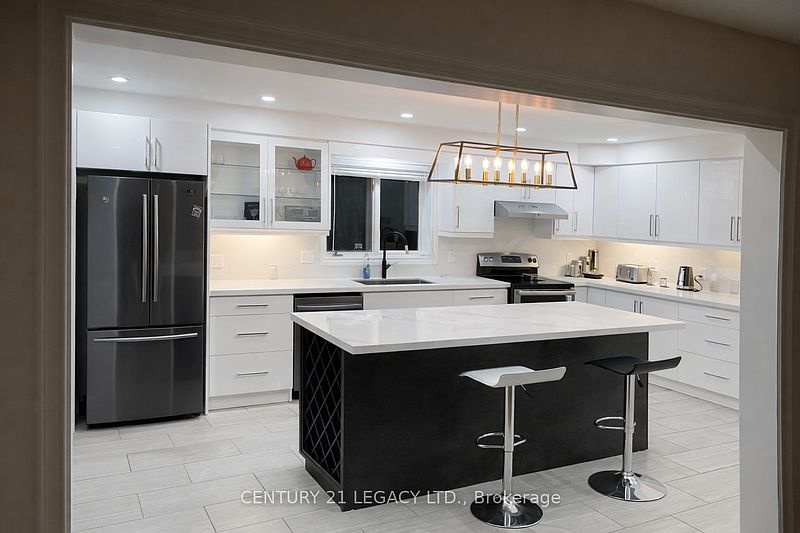 Toronto House for rent - 4 Bedrooms — photo 3