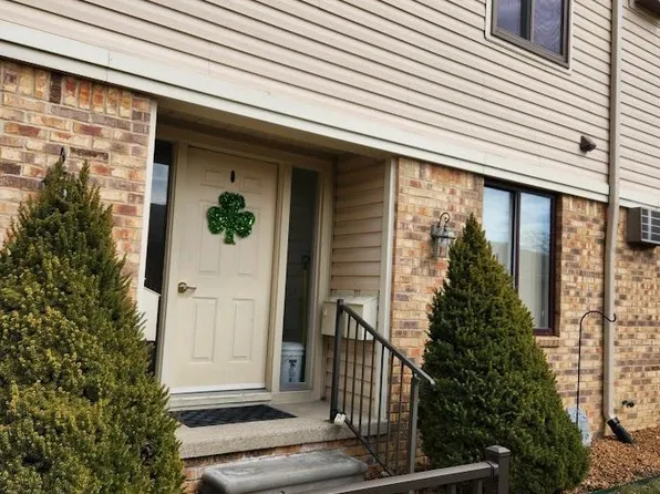 1700 River Rd APT 8, Marysville, MI 48040