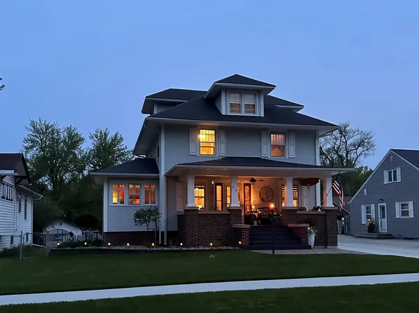 810 7th St, Sheldon, IA 51201