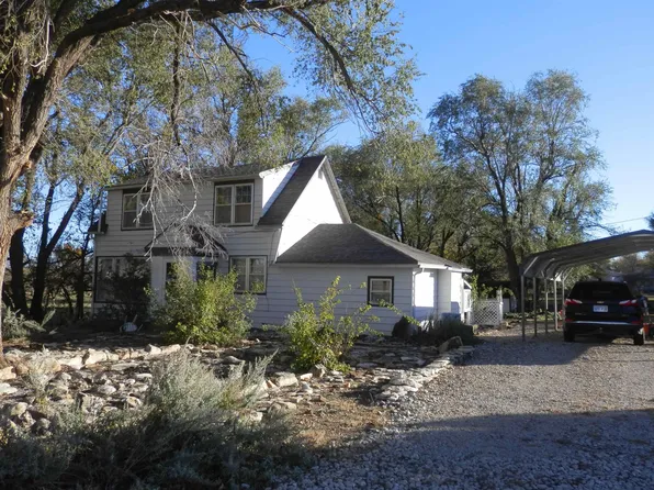 836 E Oakdale Ave, Russell, KS 67665