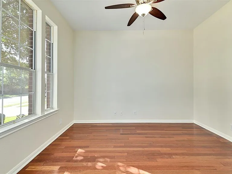 20308 Farm Pond Ln — Photo 16