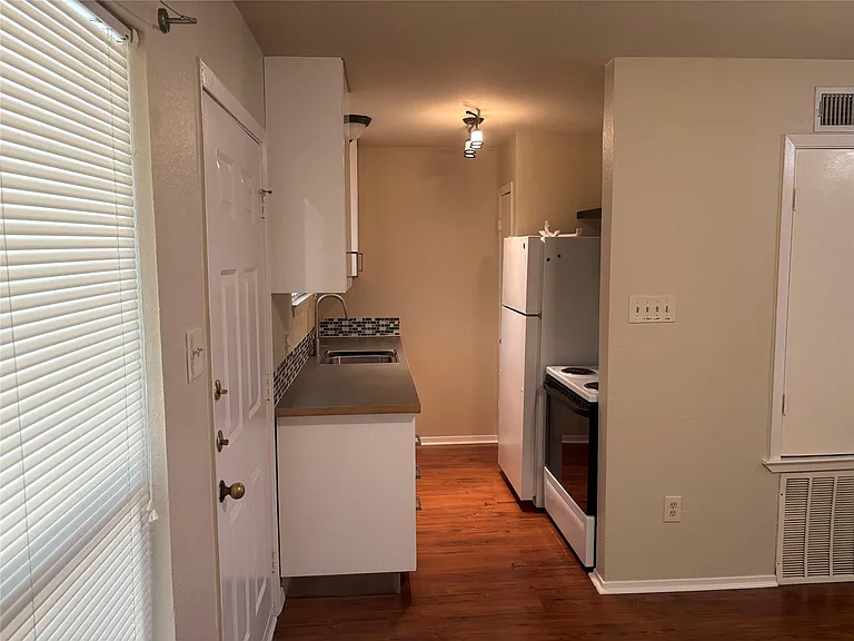 1514 Parker Ln #104 — Photo 8