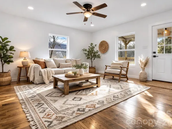 246 Marion St, Marion, NC 28752