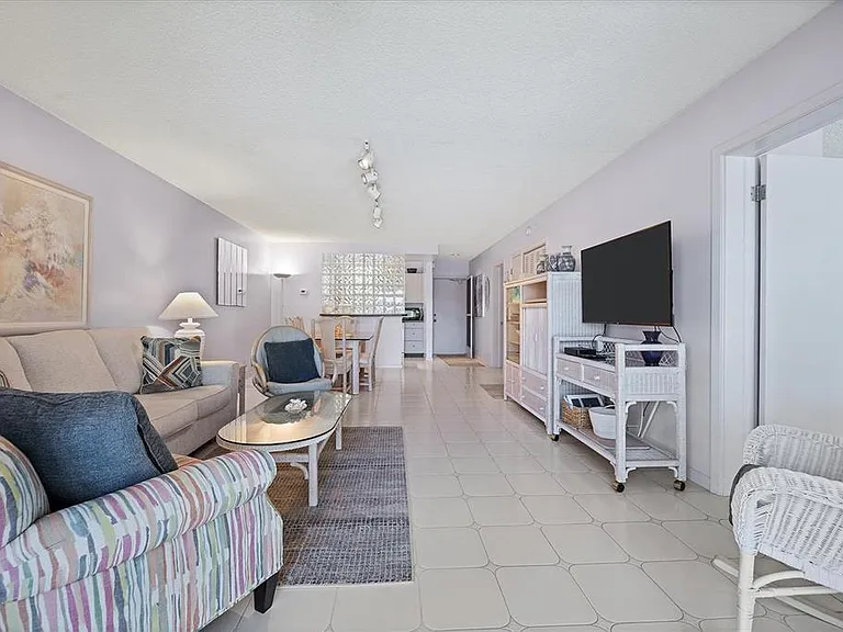 500 S Washington Dr #5B — Photo 3