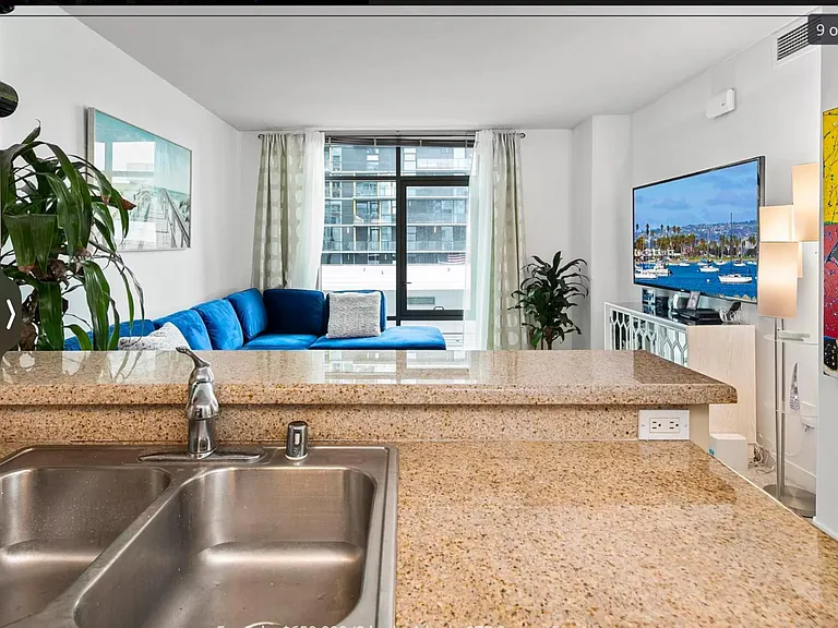425 W Beech St #622 — Photo 3