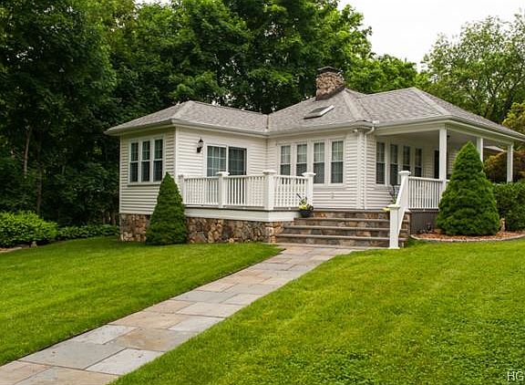 2nd image of 2811 Hickory St