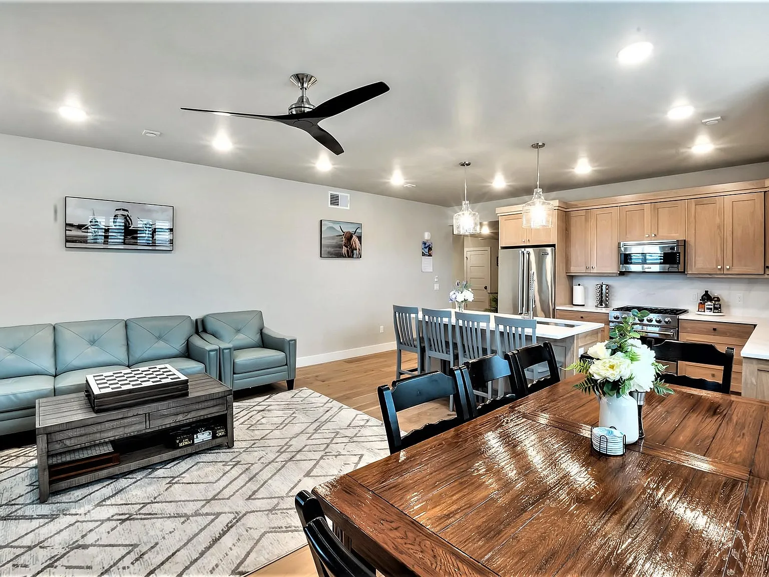 3 bed, 1600 sqft, $5,950 — Photo 4