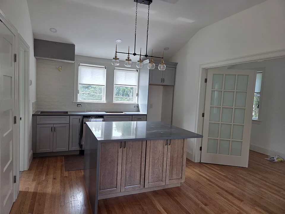 6 Lowell Ave #3