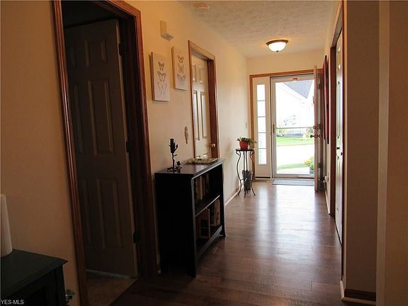 5th image of 14 Canterbury Cir