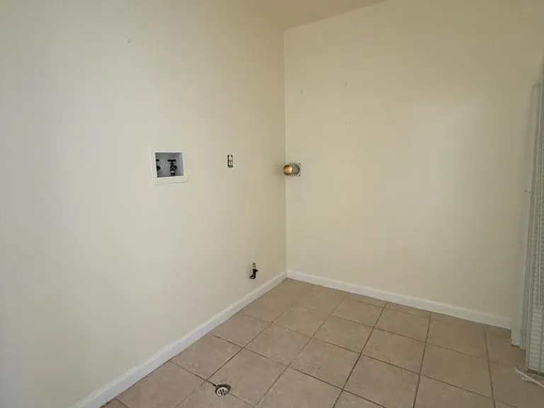 68 Port Ave — Photo 12