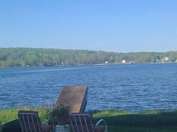 11 Cheilo Dr, Pocono Lake, PA 18347