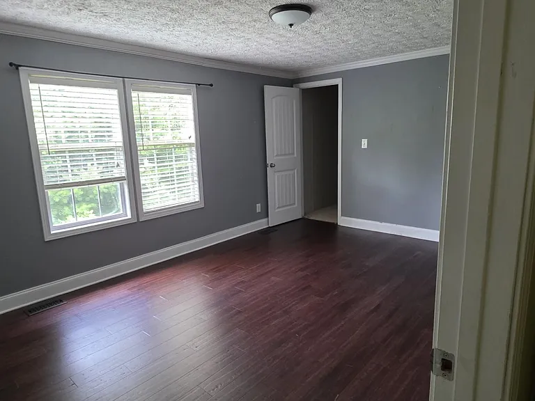 2nd Bedroom with walk in closet 11x14