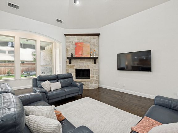 4th image of 14215 Raspberry Ln