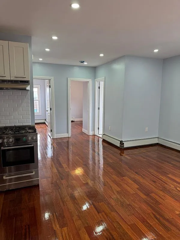 3 bed, 1.5 bath, 1000 sqft, $2,800 — Photo 3
