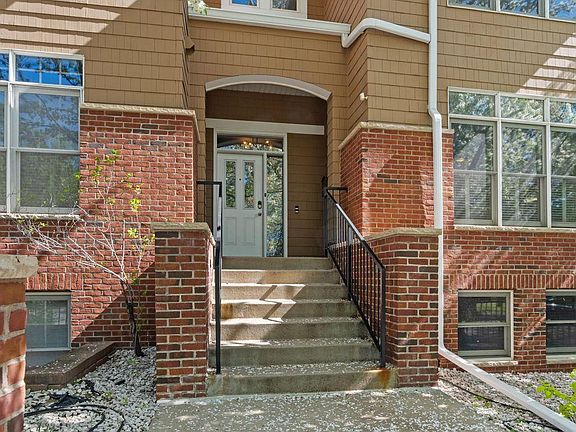 5th image of 222 Ridgewood Ave