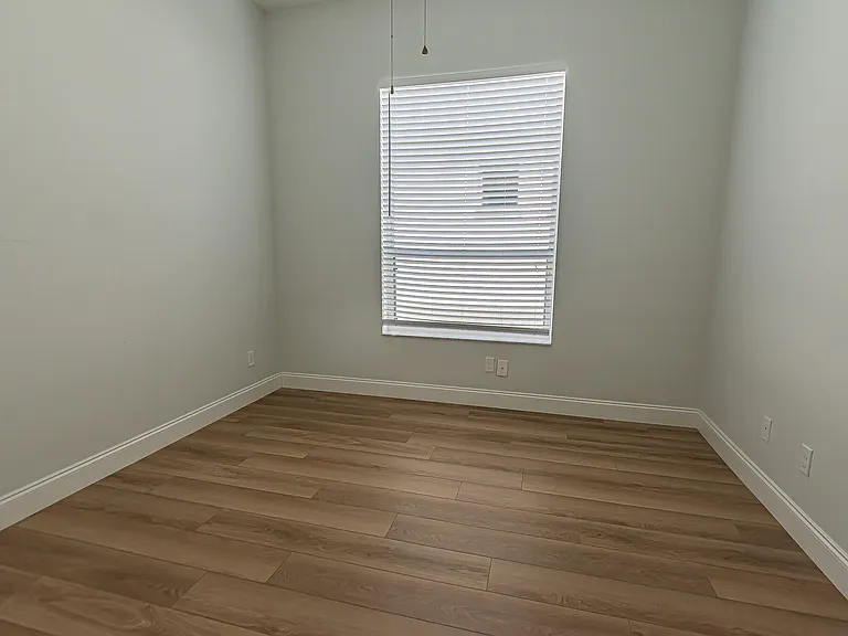 204 NW Zanzibar Pl — Photo 4