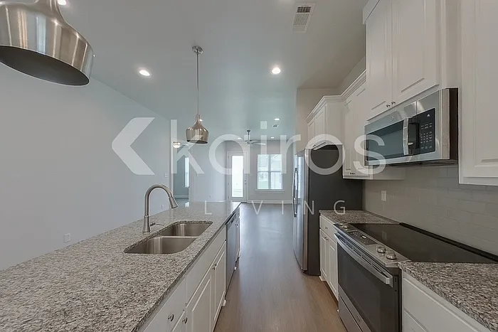 4816 W Dacha Ln — Photo 5