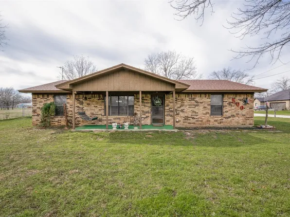 500 W Hobbs St, Boyd, TX 76023