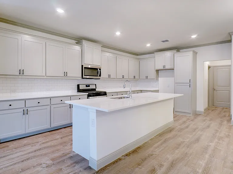219 Community Dr — Photo 6