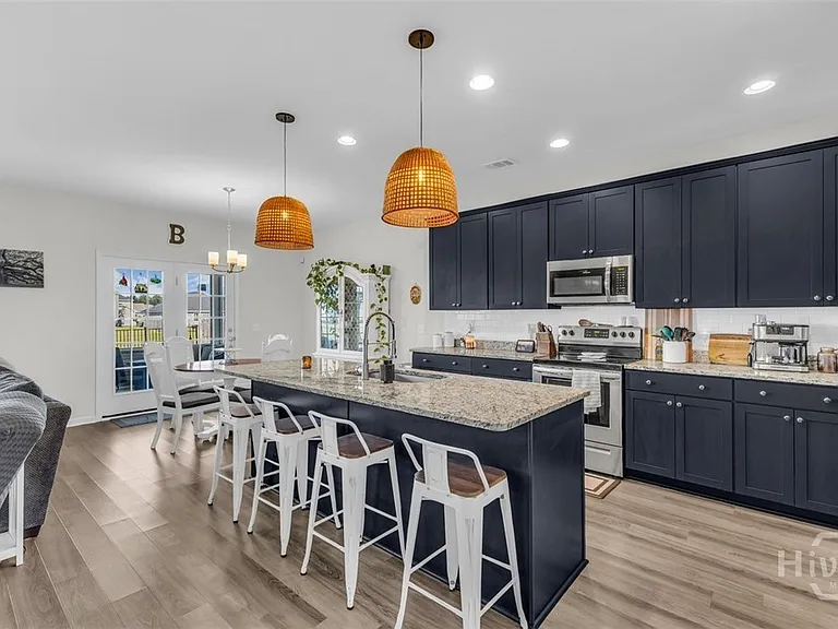 133 Grimsby Rd — Photo 3