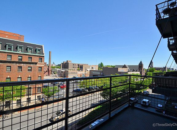3rd image of 1645 W Ogden Ave Unit 403