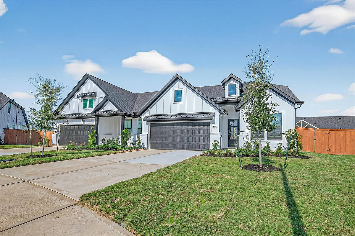 Building Photo - 24110 Blooming Daisy Cir