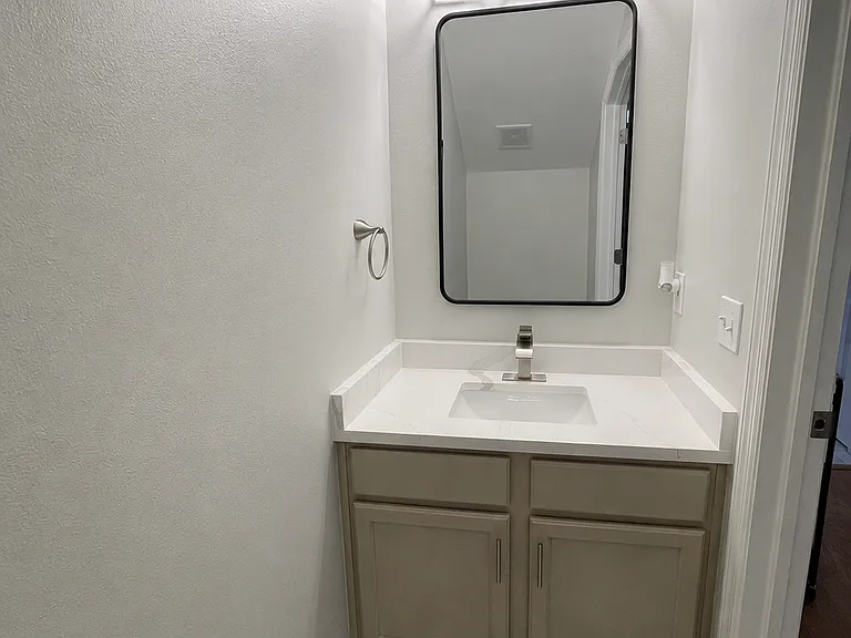 703 Charles Ct S — Photo 18