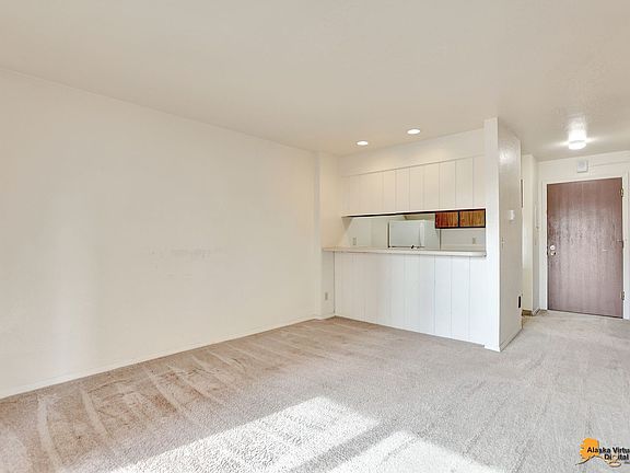 2nd image of 926 W 26th Ave #208