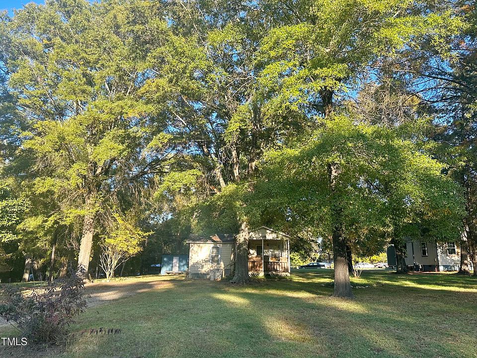 1st image of 2303 Pinecroft Dr
