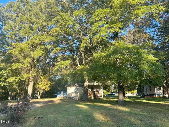 2303 Pinecroft Dr, Burlington, NC 27217