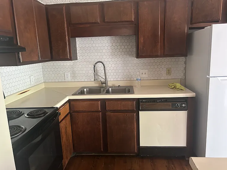 407 Glade Ct — Photo 3