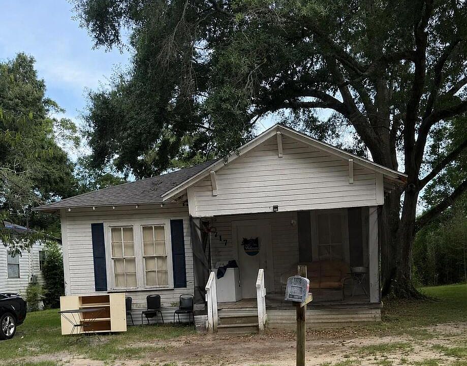 1st image of 717 Arlington Ave