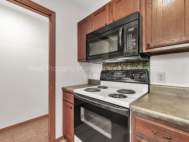 3251 W Scott St — Photo 8