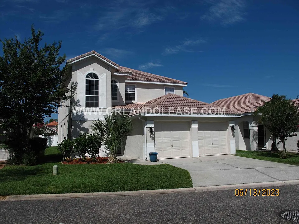 925 Torrey Pine Dr