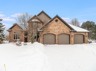 36W669 Foxborough Rd, Saint Charles, IL 60175