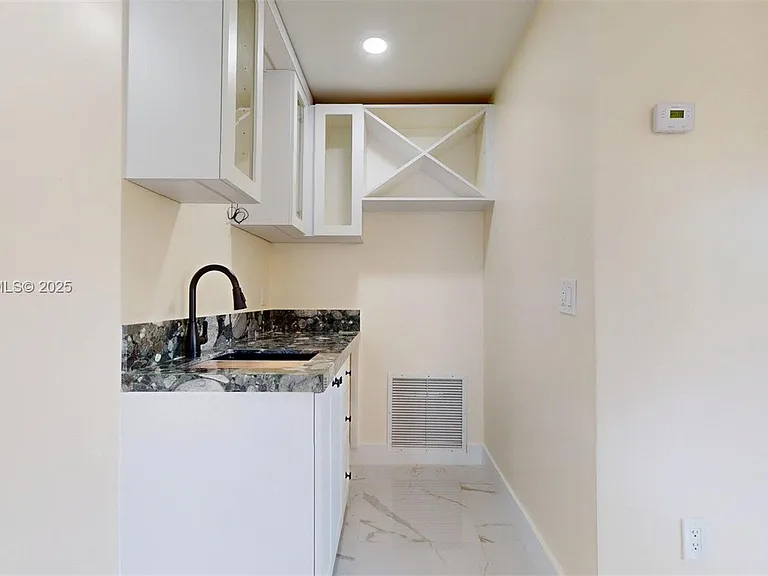 3801 SW 132nd Ave — Photo 8