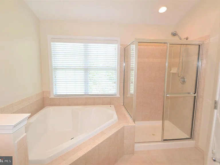 25140 Boomerang Ter — Photo 33
