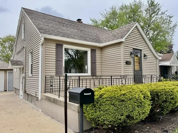 325 W 3rd St, Spring Valley, IL 61362