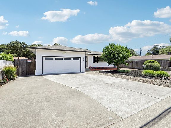 2nd image of 1078 Simmons Lane