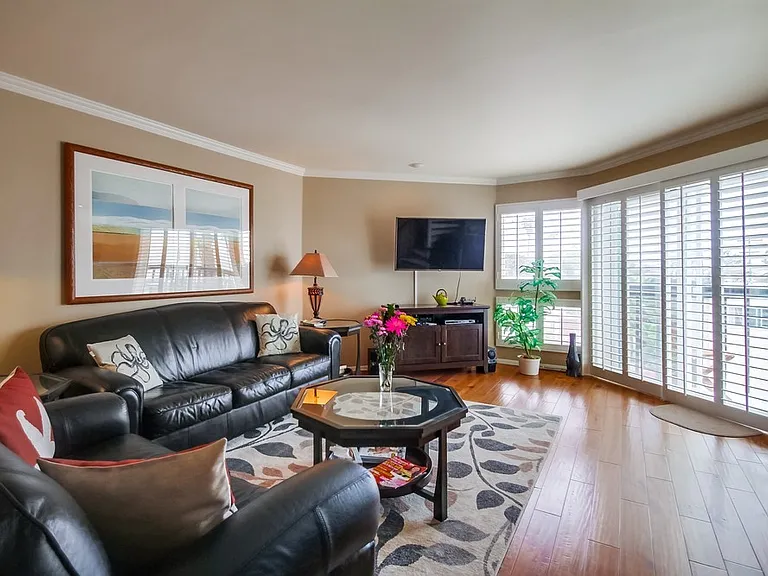 200 Pine St #2 — Photo 5