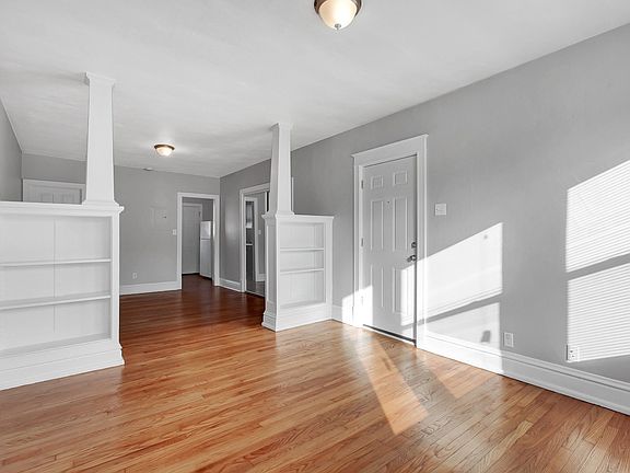 4th image of 3914 Hereford St #337
