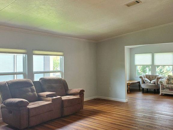 4th image of 6305 Clarence Ln